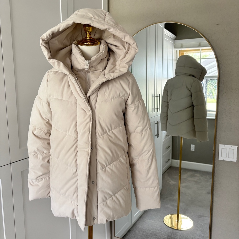 Abercrombie & Fitch Women's Ultra Beige Hooded Puffer Jacket, Small